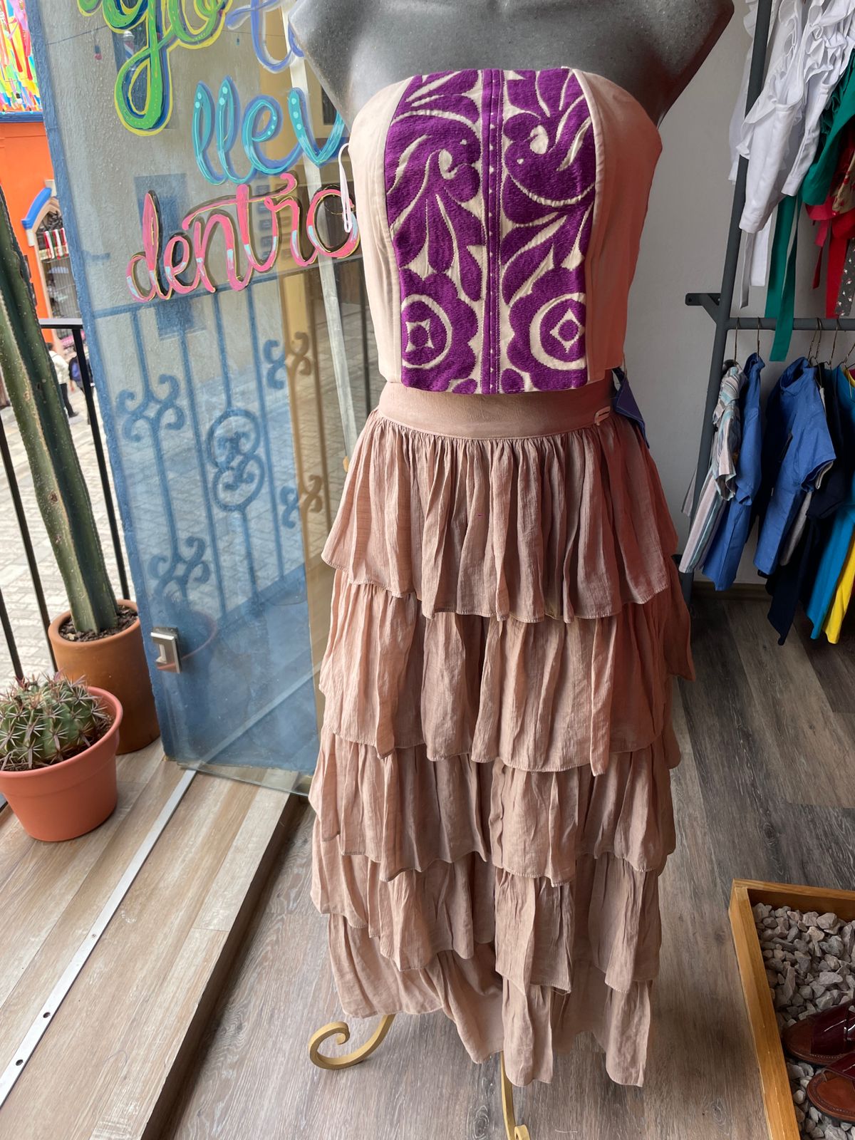 Paquete falda olanes Beige y Corset Beige con Morado Mediano