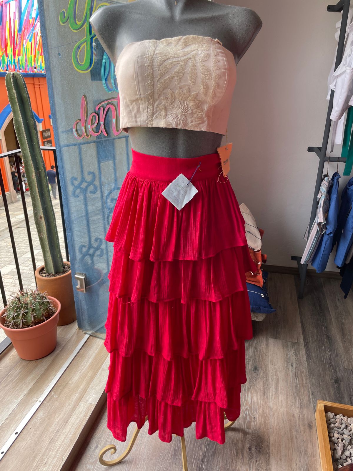 Paquete falda olanes roja y corset beige beige