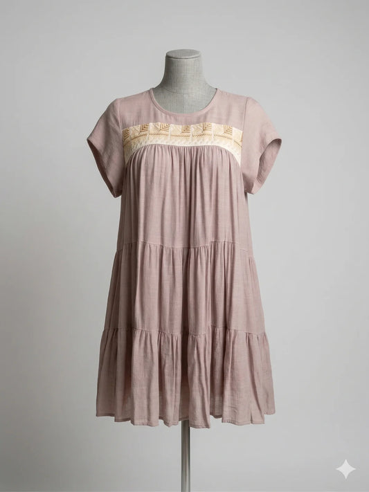 Vestido corto Beige con bordado de Coatlán