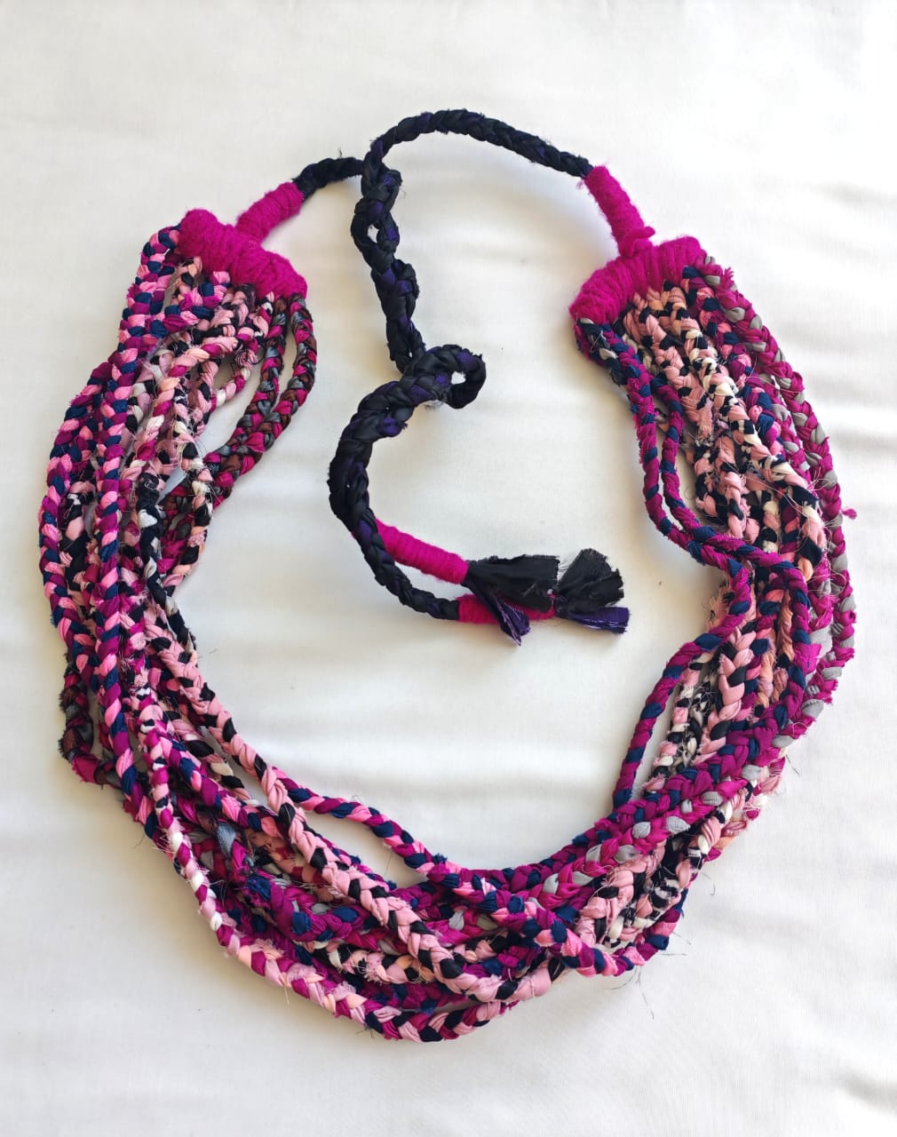 Collar de seda artesanal largo 80cm anudado colores rosas azul lapizlazuli