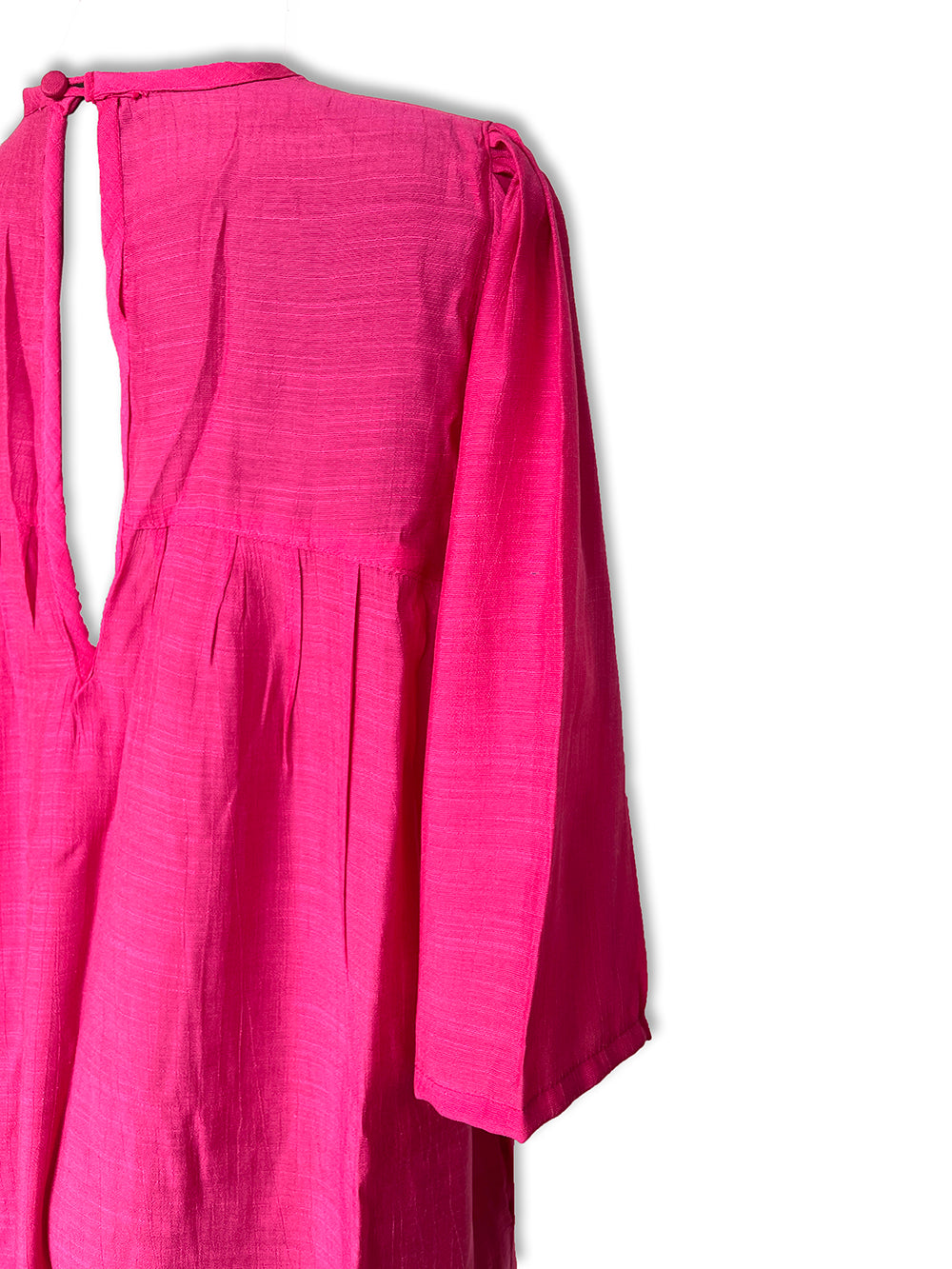 Vestido Tuxtepec, manga 3/4, color fucsia bordado verde con blanco matizado