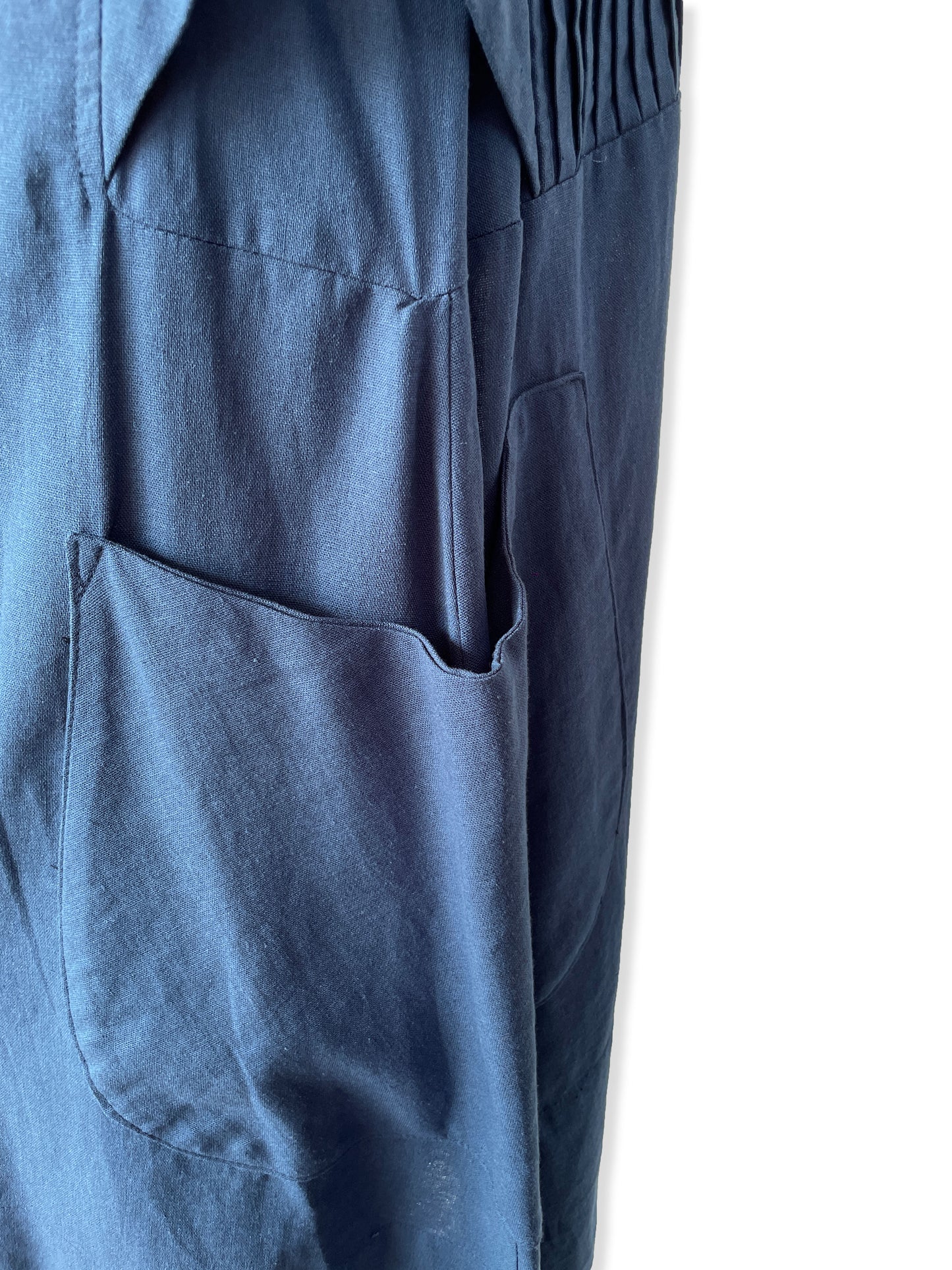 Vestido Petricor corto, plisado, bolsa sencilla