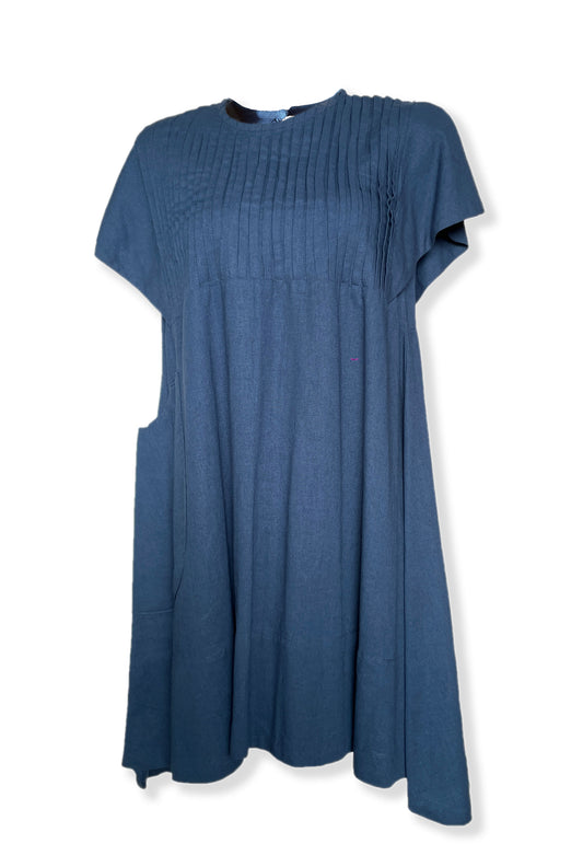 Vestido Petricor corto, plisado, bolsa sencilla