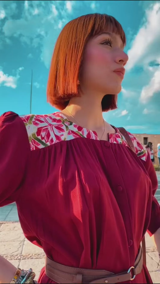 Vestido corto de Lino Bordado – Silueta Charleston Holgada modelo Sofia