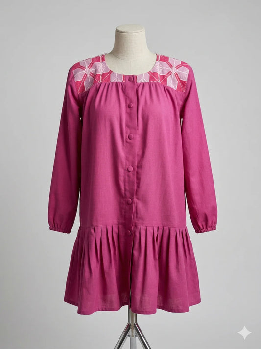 Vestido corto de Lino Bordado – Silueta Charleston Holgada modelo Sofia
