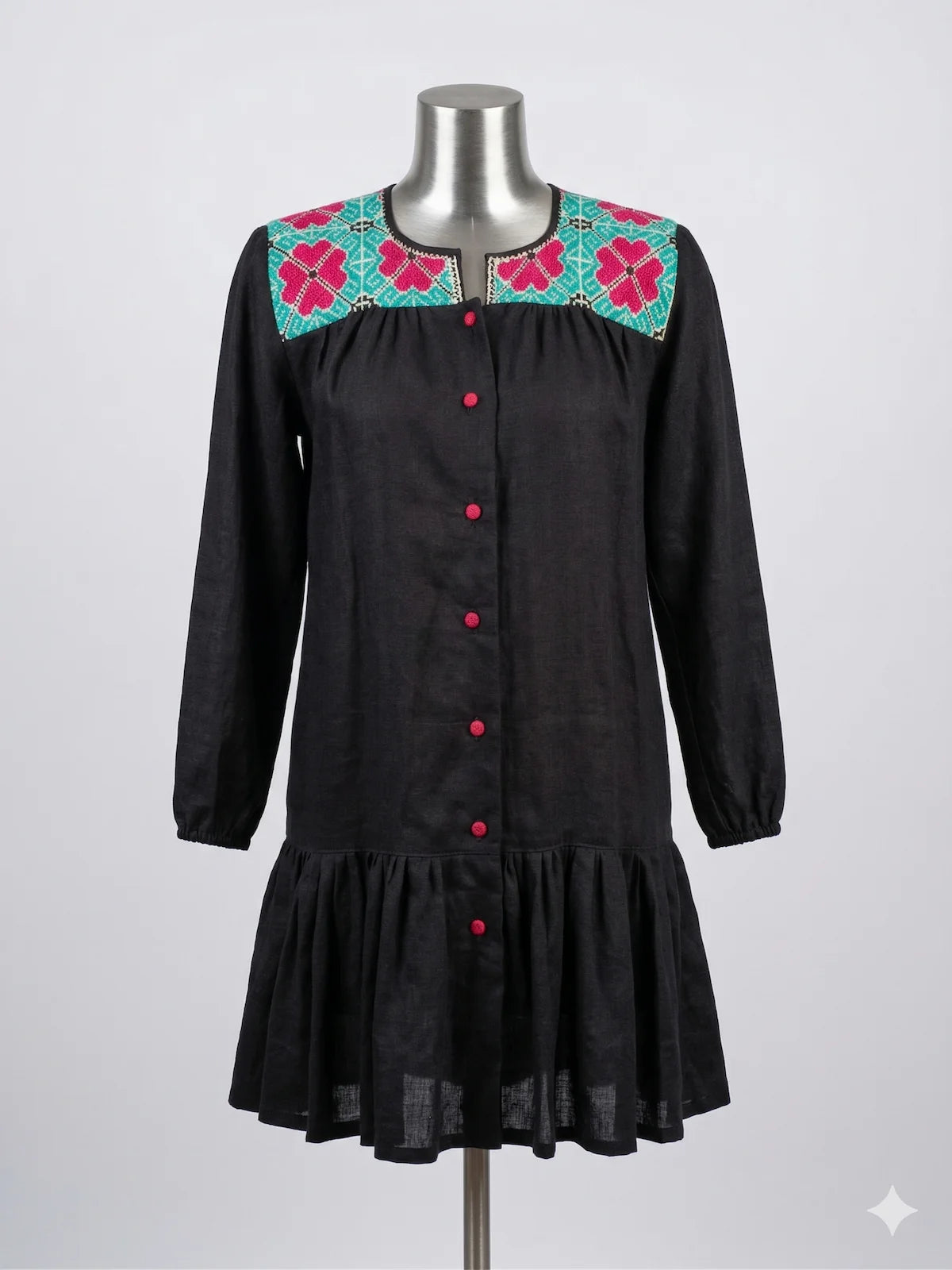 Vestido corto de Lino Bordado – Silueta Charleston Holgada modelo Sofia