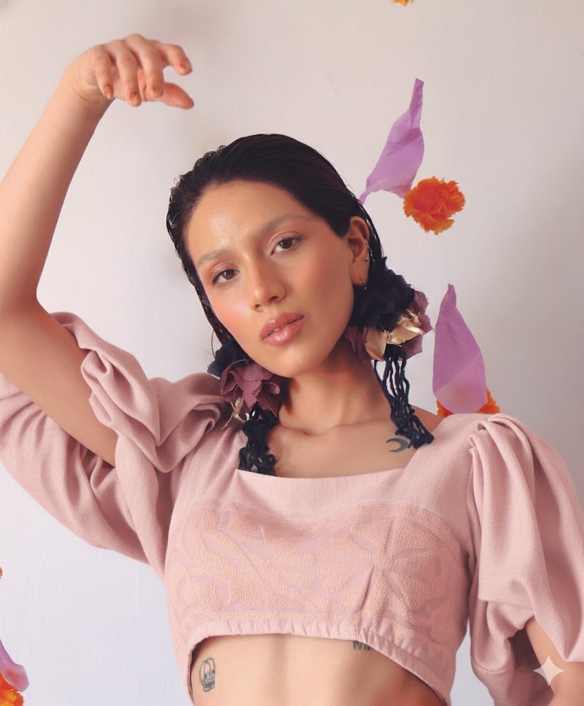 Crop Top "Arte de Jalapa": Lino con Bordado a Mano Oaxaqueño - Lujo Consciente