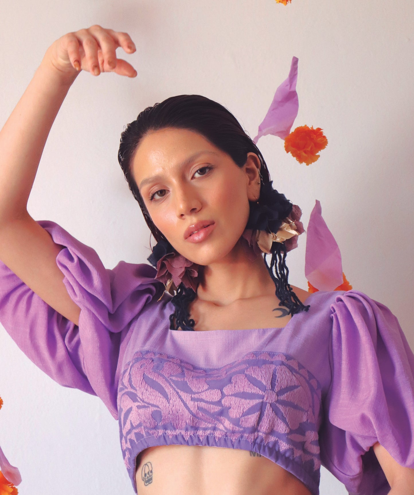 Crop Top "Arte de Jalapa": Lino con Bordado a Mano Oaxaqueño - Lujo Consciente